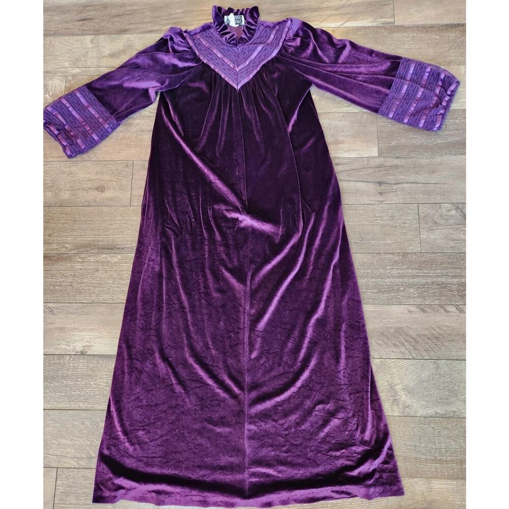 Gilligan & O'Malley Purple Maxi Robe Granny Women's Medium Pullover